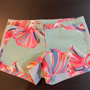 Lilly Pulitzer like new women’s shorts.